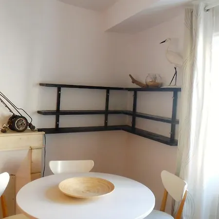 A 2 - 50m2 - 1 La Rochelle (Charente-Maritime)