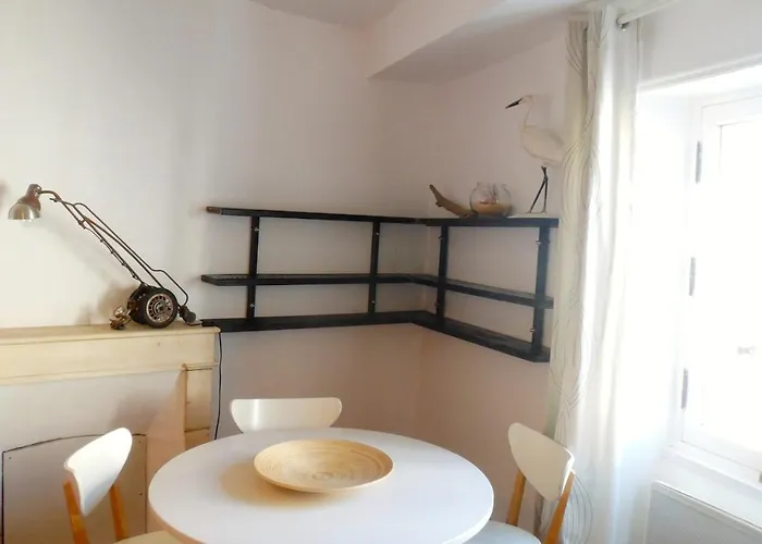 A 2 - 50m2 - 1 La Rochelle (Charente-Maritime)